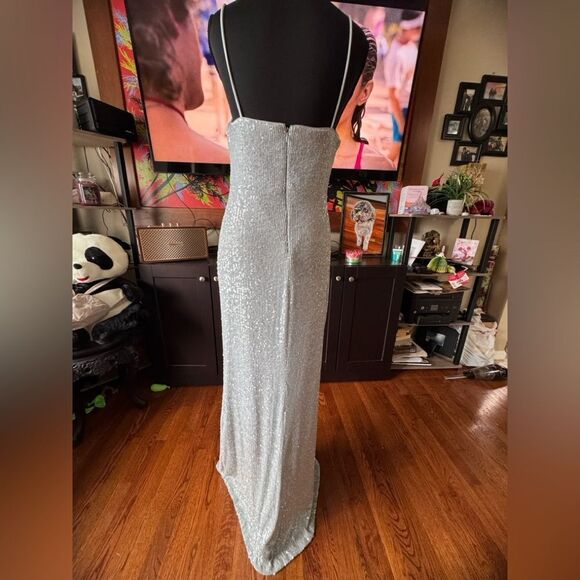 Xscape light blue sequin Evening Gown in size 6 - Picture 5 of 14